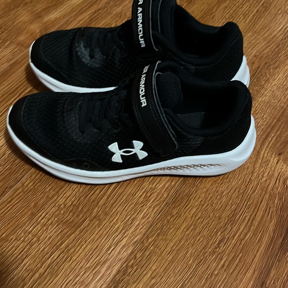 Boys tennis shoes - Picture 2 of 7